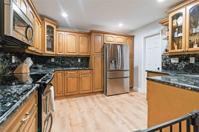 9908 NW 46th Ct, Sunrise, FL 33351