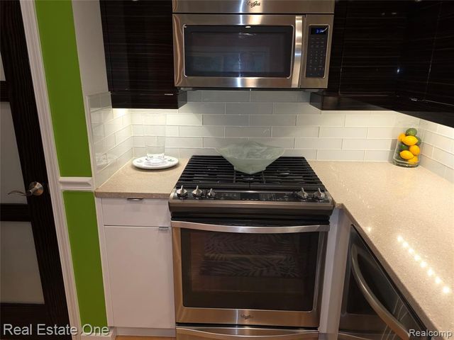 1574 Cardinal Ridge, West Bloomfield, MI 48324