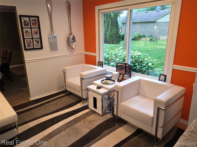 1574 Cardinal Ridge, West Bloomfield, MI 48324
