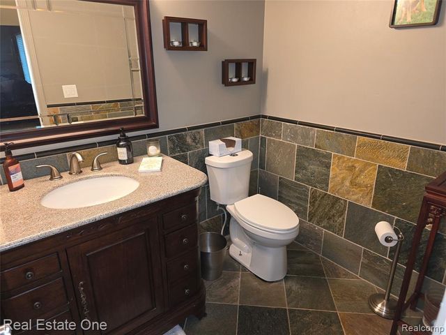 1574 Cardinal Ridge, West Bloomfield, MI 48324