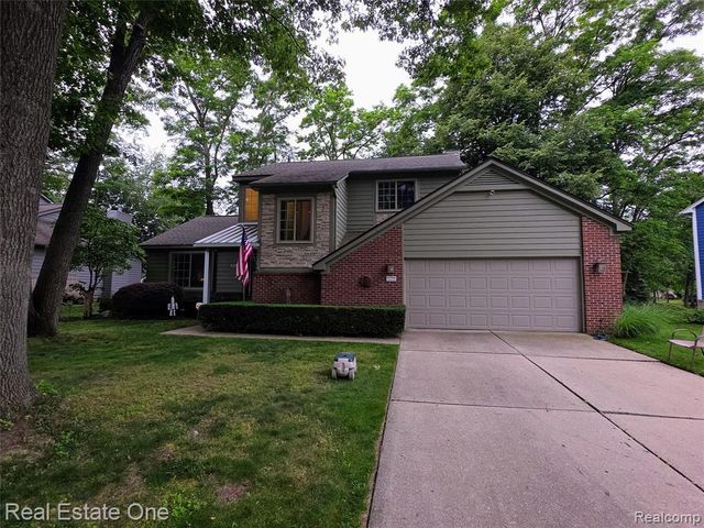 1574 Cardinal Ridge, West Bloomfield, MI 48324