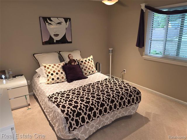 1574 Cardinal Ridge, West Bloomfield, MI 48324