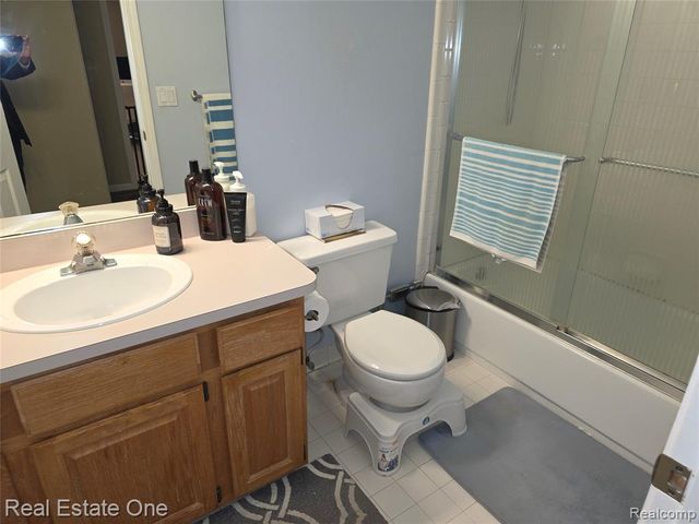 1574 Cardinal Ridge, West Bloomfield, MI 48324