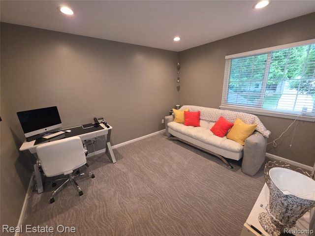 1574 Cardinal Ridge, West Bloomfield, MI 48324