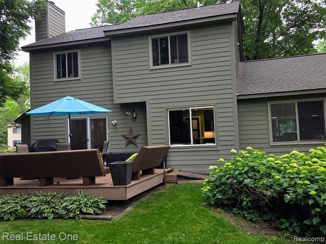 1574 Cardinal Ridge, West Bloomfield, MI 48324