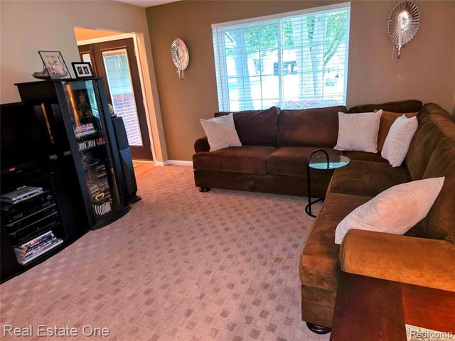 1574 Cardinal Ridge, West Bloomfield, MI 48324
