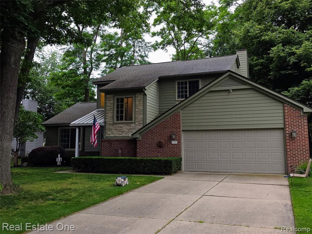 1574 Cardinal Ridge, West Bloomfield, MI 48324