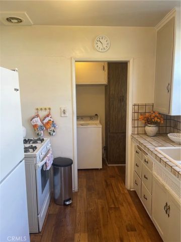 18048 Valley Vista Boulevard, Encino, CA 91316