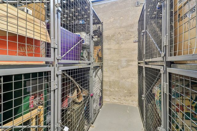 210 S DESPLAINES Street 304, Chicago, IL 60661