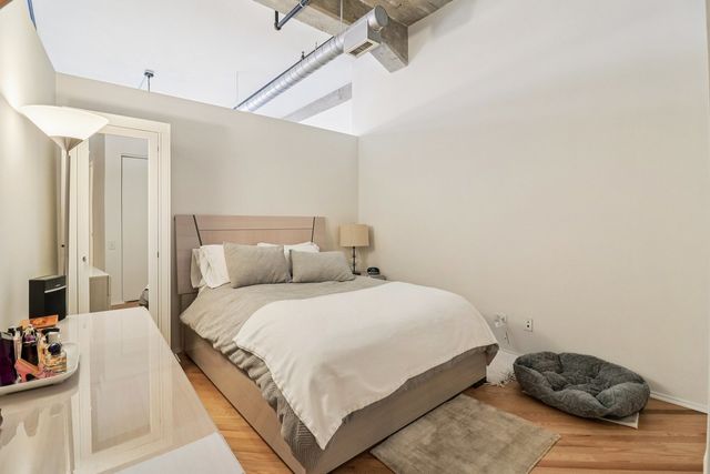 210 S DESPLAINES Street 304, Chicago, IL 60661