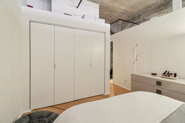 210 S DESPLAINES Street 304, Chicago, IL 60661