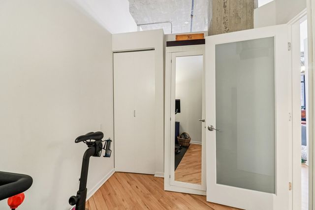 210 S DESPLAINES Street 304, Chicago, IL 60661