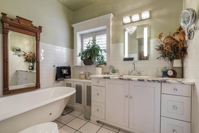 1210 N ASTOR Street 1A, Chicago, IL 60610