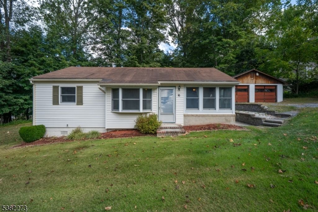 16 Prospect Ave, Hope Twp., NJ 07825