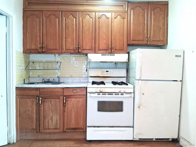 155 W End Avenue, Brooklyn, NY 11235