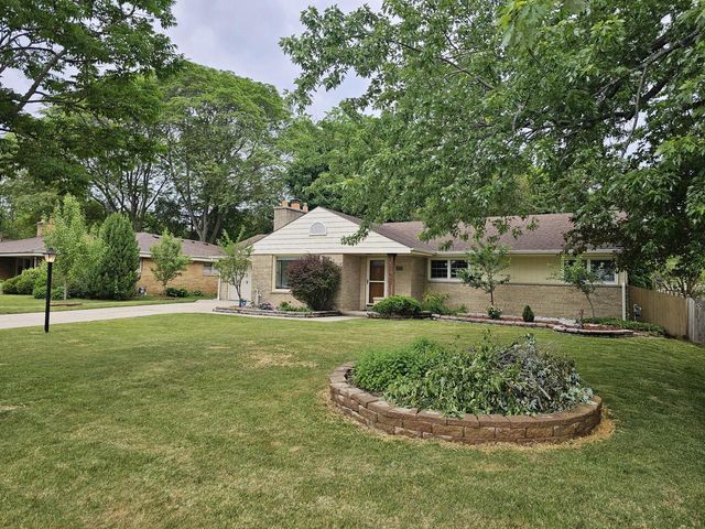 2127 N 122nd STREET, Wauwatosa, WI 53226