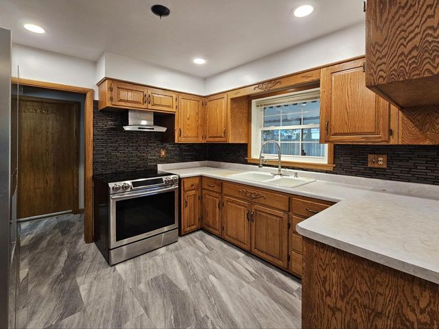 2127 N 122nd STREET, Wauwatosa, WI 53226