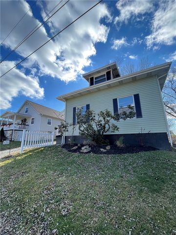 138 E Smithfield St, Mt Pleasant Twp, PA 15666