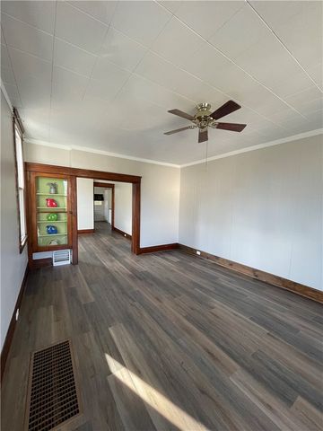 138 E Smithfield St, Mt Pleasant Twp, PA 15666