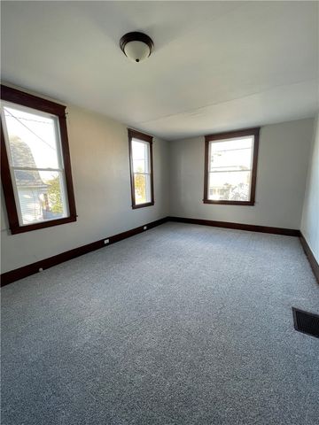 138 E Smithfield St, Mt Pleasant Twp, PA 15666