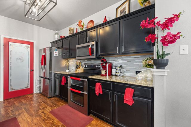327 Comal RUN, Hutto, TX 78634
