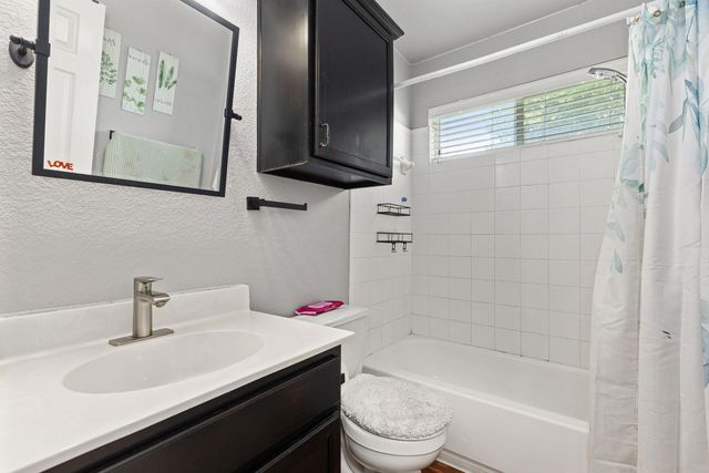 327 Comal RUN, Hutto, TX 78634