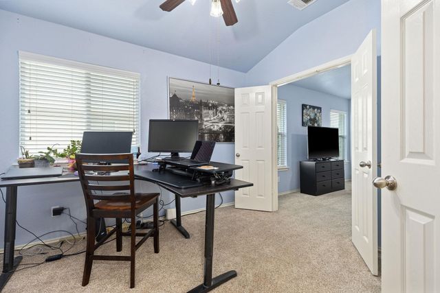 327 Comal RUN, Hutto, TX 78634