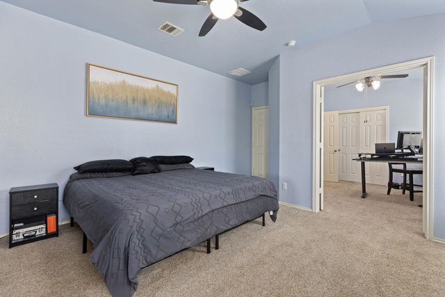 327 Comal RUN, Hutto, TX 78634