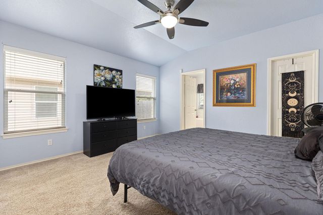 327 Comal RUN, Hutto, TX 78634
