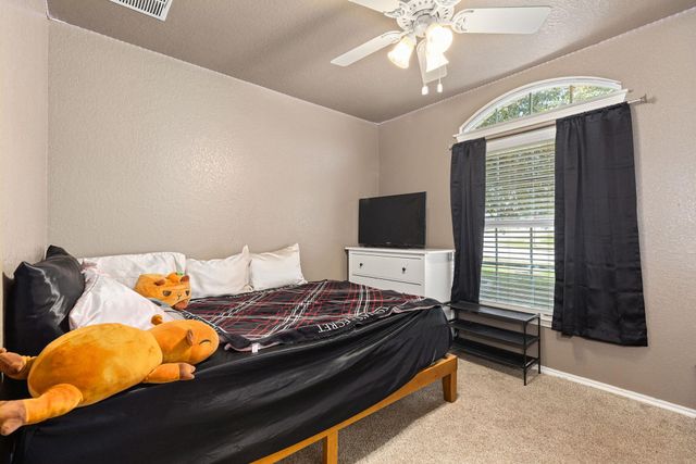 327 Comal RUN, Hutto, TX 78634