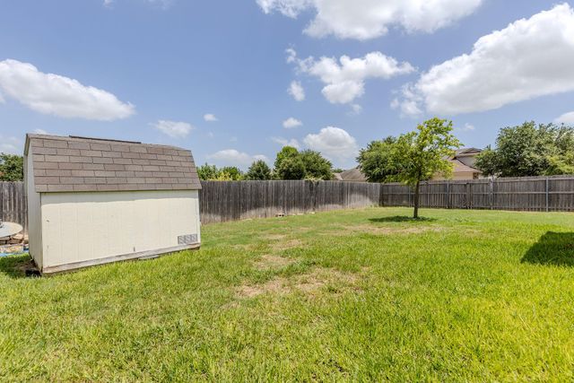 327 Comal RUN, Hutto, TX 78634