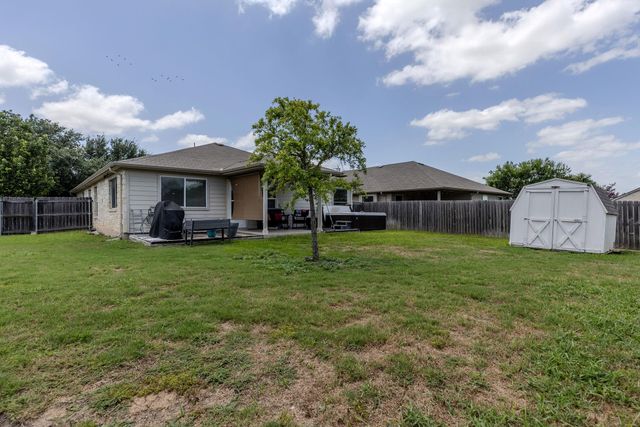327 Comal RUN, Hutto, TX 78634