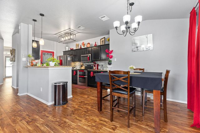 327 Comal RUN, Hutto, TX 78634