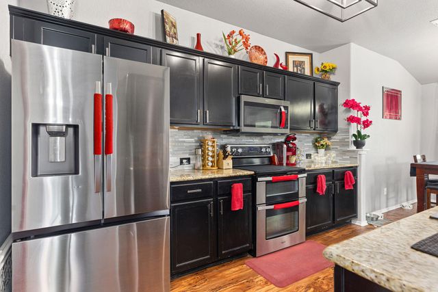 327 Comal RUN, Hutto, TX 78634
