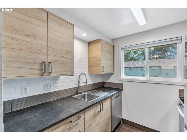 5160 Sw 180TH Ave 6, Beaverton, OR 97078
