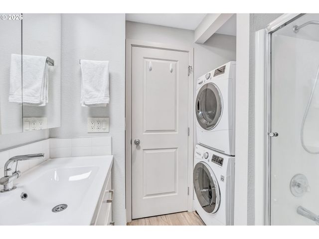 5160 Sw 180TH Ave 6, Beaverton, OR 97078