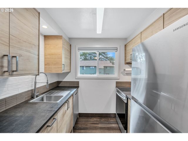 5160 Sw 180TH Ave 6, Beaverton, OR 97078