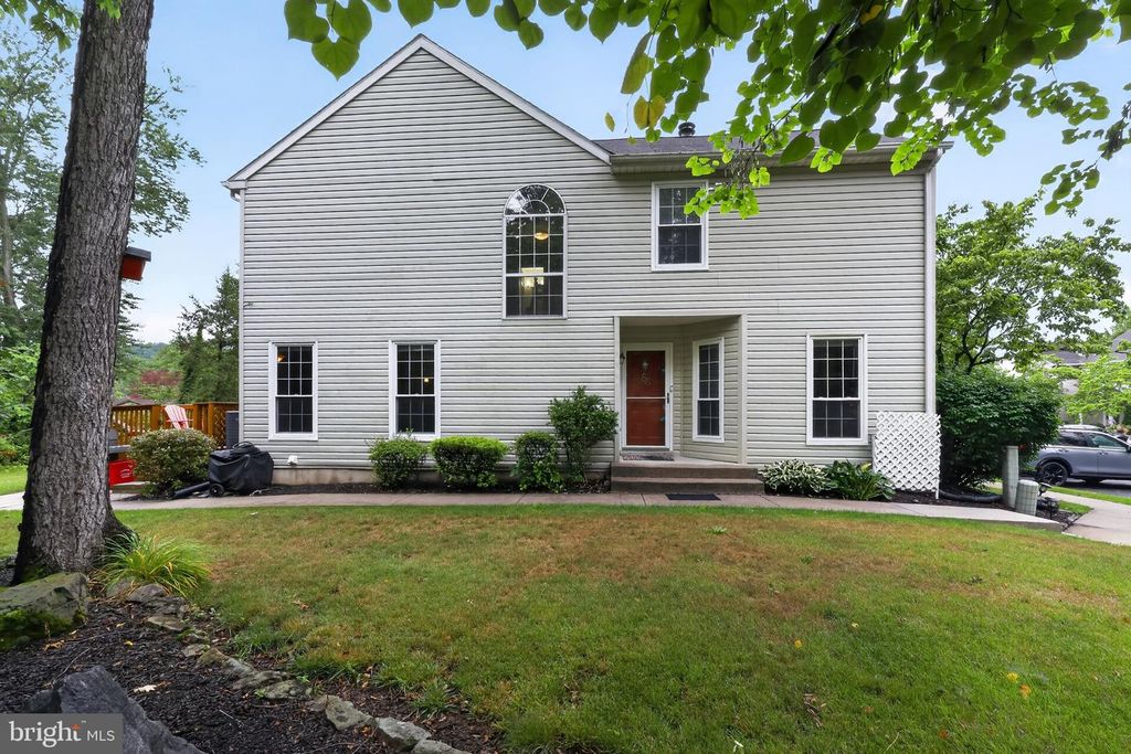 88 VILLAGE DR, Schwenksville, PA 19473