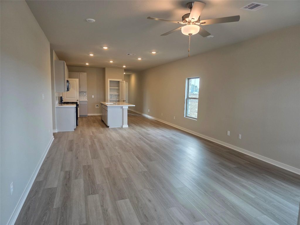 Image 3 of property listing at 6111 Wildflower Fields Court, Richmond, TX 77469