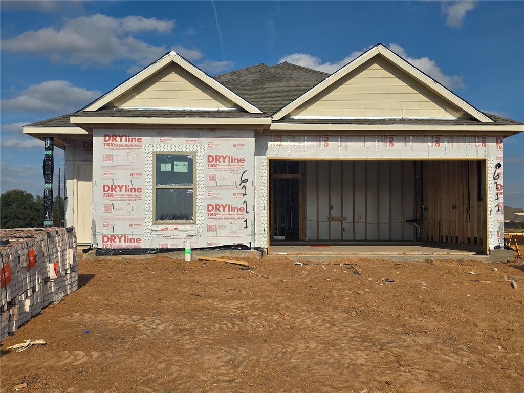 Image 8 of property listing at 6111 Wildflower Fields Court, Richmond, TX 77469