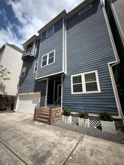 1431 W 25th St, Houston, TX 77008