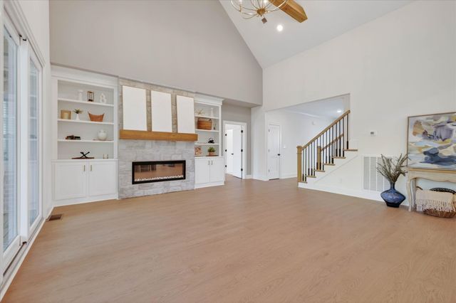 2030 Daniel Johnson Way, Clarksville, TN 37043