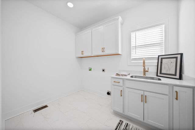 2030 Daniel Johnson Way, Clarksville, TN 37043