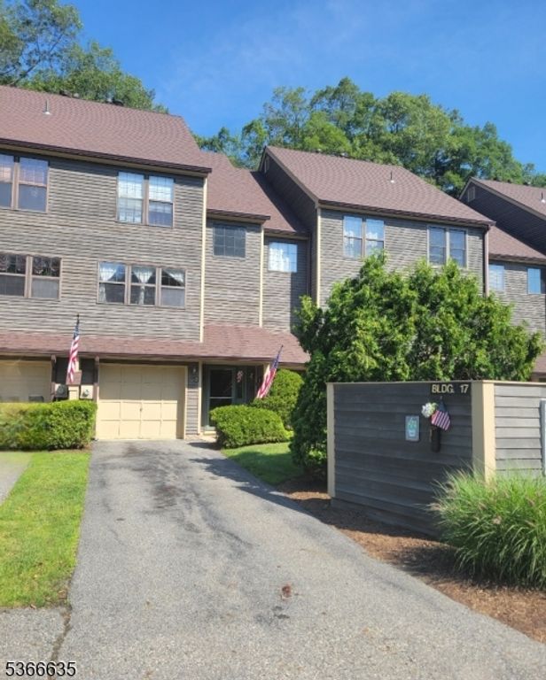 17 Quincy Ln D, West Milford Twp., NJ 07480