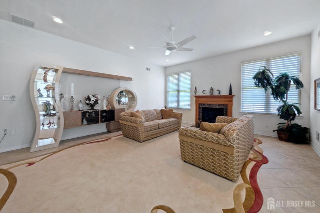 23 Crooked Stick Place, Monroe, NJ 08831