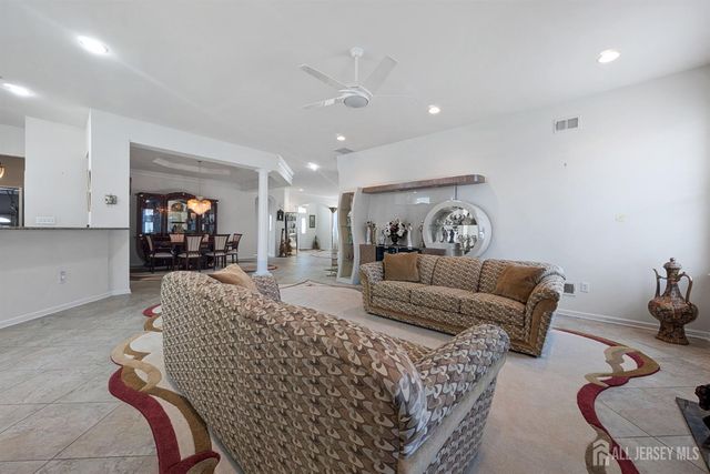 23 Crooked Stick Place, Monroe, NJ 08831