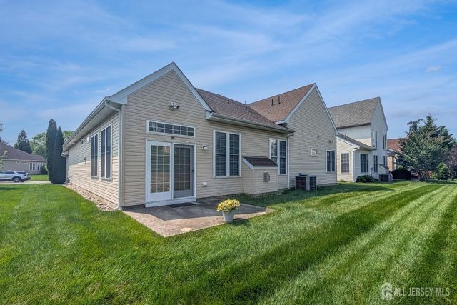 23 Crooked Stick Place, Monroe, NJ 08831