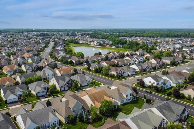 23 Crooked Stick Place, Monroe, NJ 08831