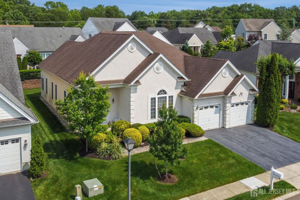 23 Crooked Stick Place, Monroe, NJ 08831