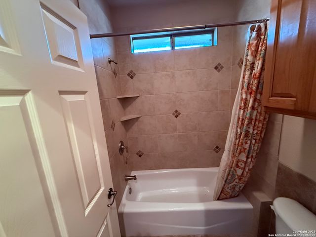 250 Palomino, Natalia, TX 78059